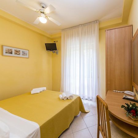 Hotel Rita Riccione Luaran gambar