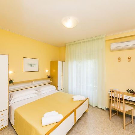 Hotel Rita Riccione Luaran gambar