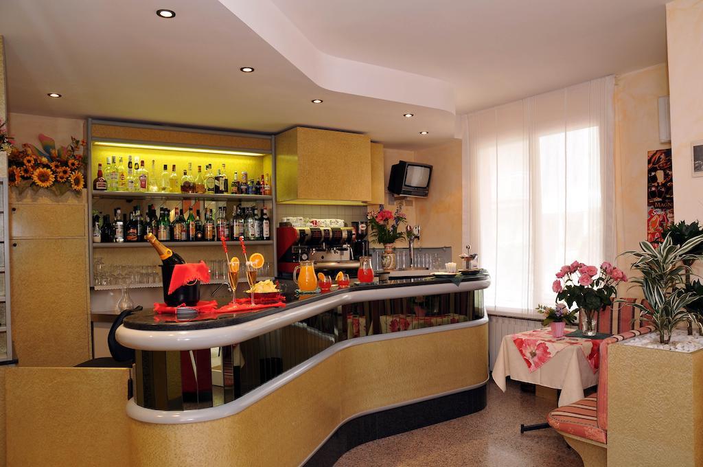 Hotel Rita Riccione Luaran gambar